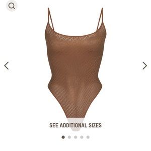 LOGO MESH FOIL
CAMI BODYSUIT